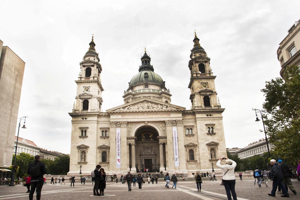 Ariel Close To St. Stephen Basilica Boedapest